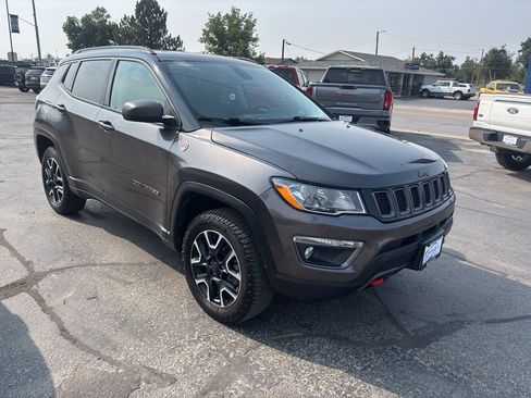 Used 2019 Jeep Compass Trailhawk AWD/4WD image 4