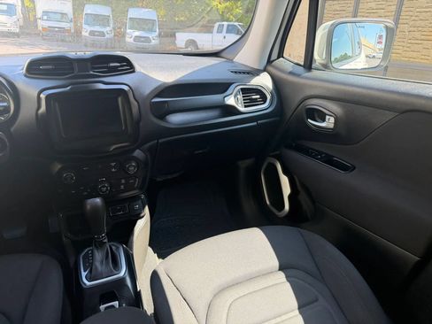 Used 2021 Jeep Renegade Latitude FWD image 15