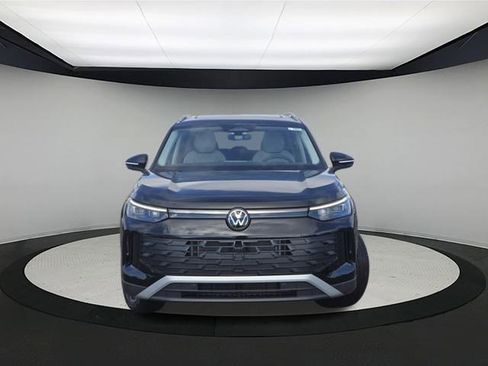 New 2026 Volkswagen Tiguan SE image 2