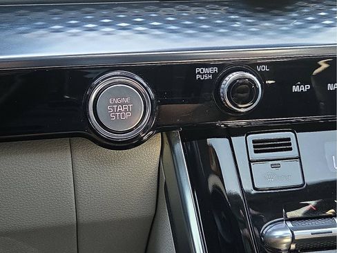 Used 2022 Kia Carnival SX Prestige FWD image 22