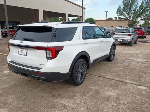 Used 2025 Ford Explorer ST-Line w/ ST-Line Street Pack AWD/4WD image 7