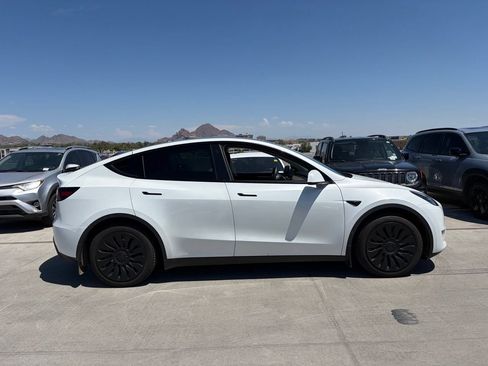 Used 2023 Tesla Model Y Long Range AWD/4WD image 3