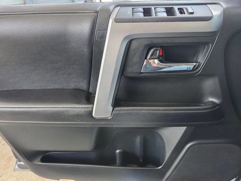 Used 2018 Toyota 4Runner SR5 Premium AWD/4WD image 19