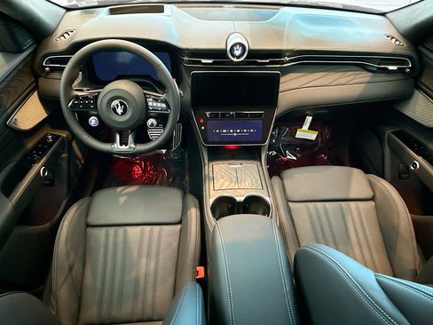 New 2025 Maserati Grecale Modena image 18