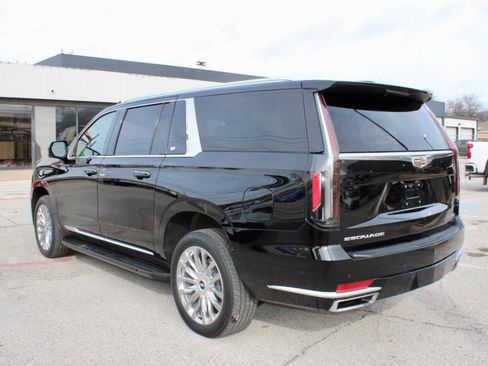 Used 2023 Cadillac Escalade ESV Premium Luxury image 4