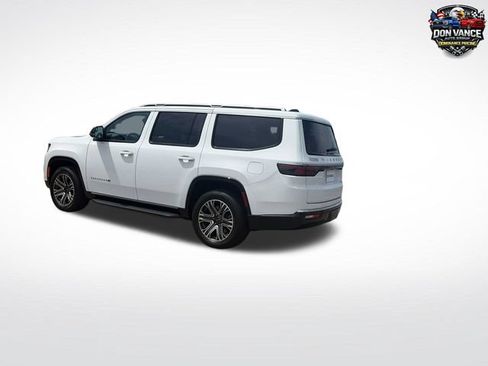 Used 2025 Jeep Wagoneer 4WD image 4