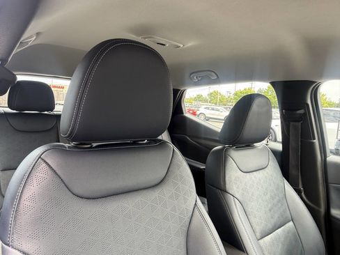 Used 2023 Chevrolet Bolt EUV LT w/ Convenience Package image 18