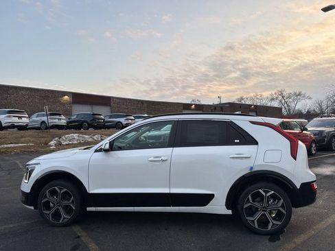 New 2025 Kia Niro EX Touring image 21