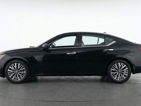 Used 2025 Nissan Altima 2.5 SV image 5