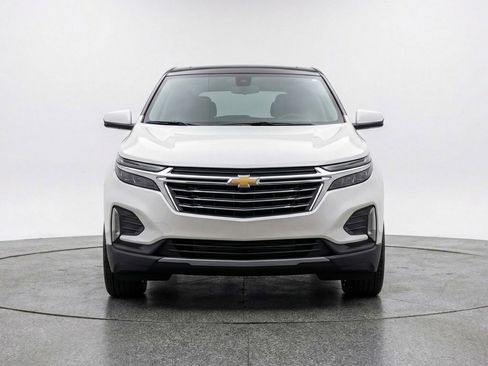 Used 2025 Chevrolet Equinox LT image 2