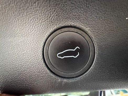 Used 2023 Tesla Model Y Long Range AWD/4WD image 38