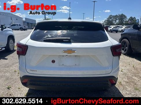 Used 2024 Chevrolet Trax LS FWD image 5