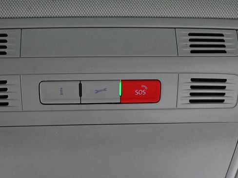 Used 2018 Volkswagen Tiguan SE w/ Panoramic Sunroof Package image 29