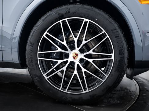 Certified 2026 Porsche Cayenne image 11