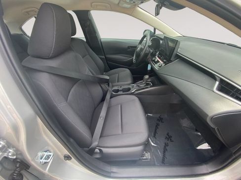 Used 2025 Toyota Corolla LE FWD image 15