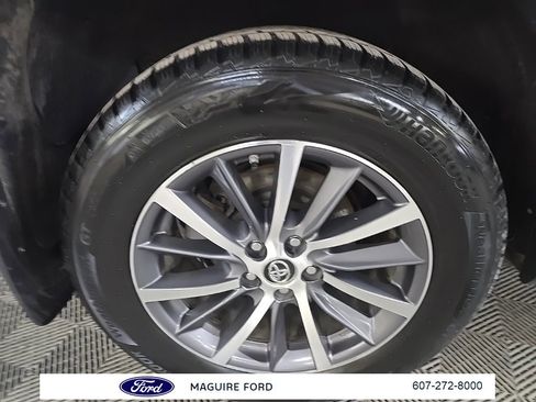 Used 2018 Toyota Highlander XLE image 17