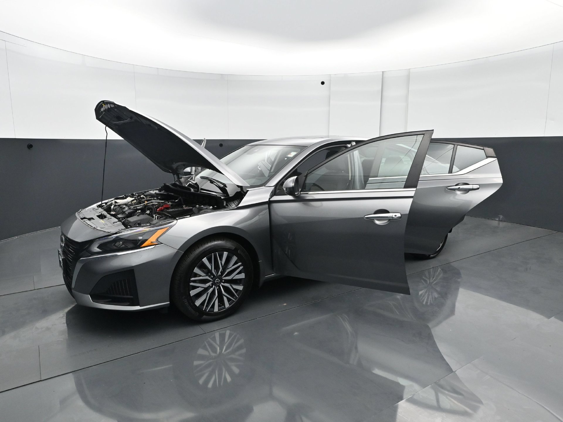 Used 2024 Nissan Altima 2.5 SV w/ SV Premium Package AWD/4WD image 27