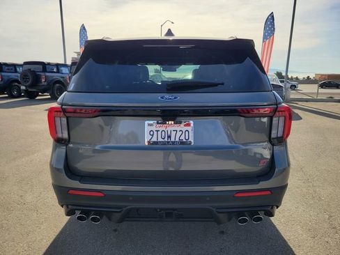 Used 2025 Ford Explorer ST image 5