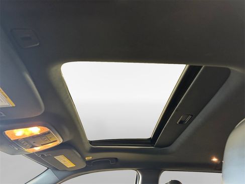 Used 2020 Jeep Grand Cherokee Limited image 23