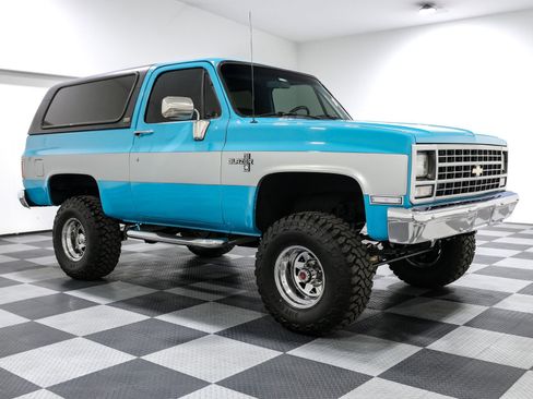 Used 1990 Chevrolet Blazer image 1