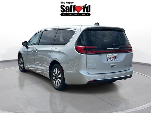 Used 2023 Chrysler Pacifica Touring-L FWD image 5