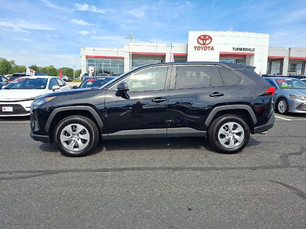 Used 2022 Toyota RAV4 LE AWD/4WD image 7