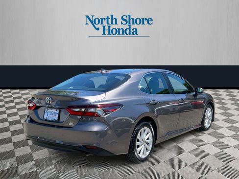 Used 2022 Toyota Camry LE AWD/4WD image 4