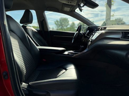 Used 2019 Toyota Camry SE FWD image 12