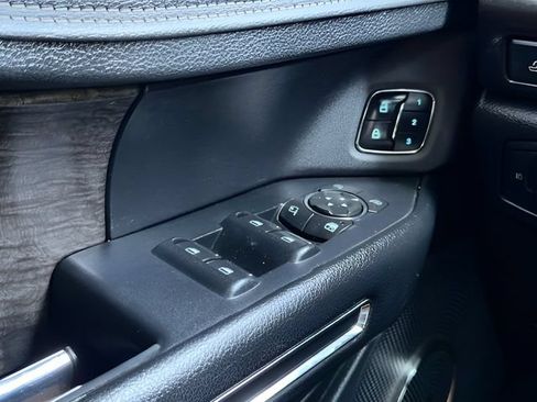 Used 2018 Ford Expedition Limited w/ Equipment Group 302A RWD image 27