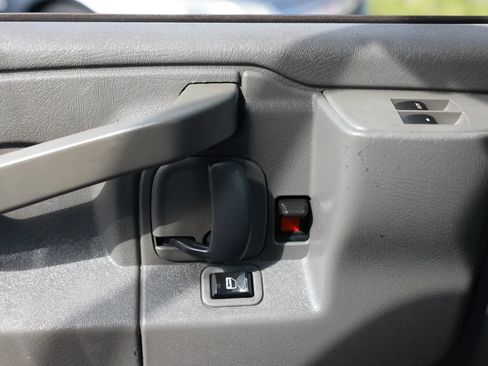 Used 2017 Chevrolet Express 2500 Extended RWD image 34