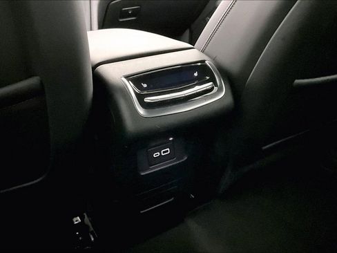 Used 2025 Cadillac XT6 Premium Luxury image 31