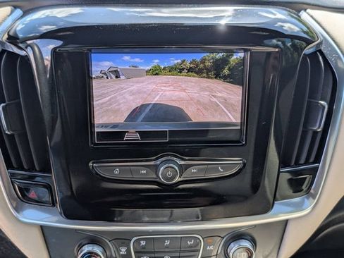 Used 2023 Chevrolet Traverse LS FWD image 19