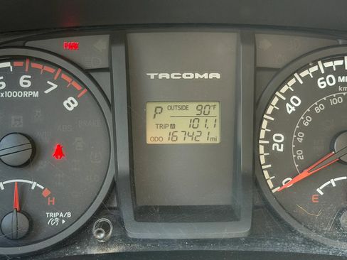 Used 2016 Toyota Tacoma SR RWD image 27
