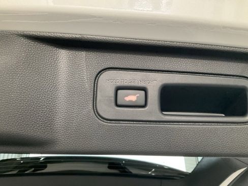 New 2025 Honda Pilot Touring image 23