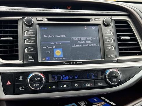 Used 2016 Toyota Highlander Limited Platinum FWD image 25