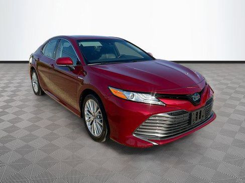 Certified 2020 Toyota Camry XLE image 1