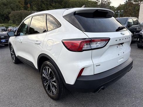 Used 2022 Ford Escape SE w/ SE Sport Appearance Package image 6