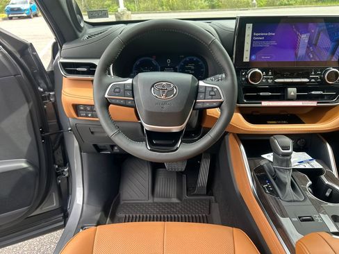 New 2026 Toyota Highlander Platinum AWD/4WD image 21