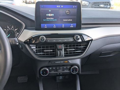 Used 2022 Ford Escape SE w/ SE Sport Appearance Package image 15