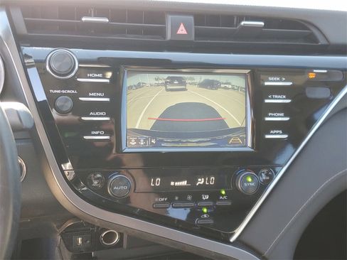 Used 2018 Toyota Camry XSE image 25