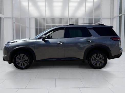 Used 2025 Nissan Pathfinder SV FWD image 3