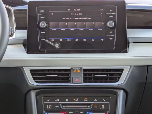 New 2026 Volkswagen Taos SE FWD image 18