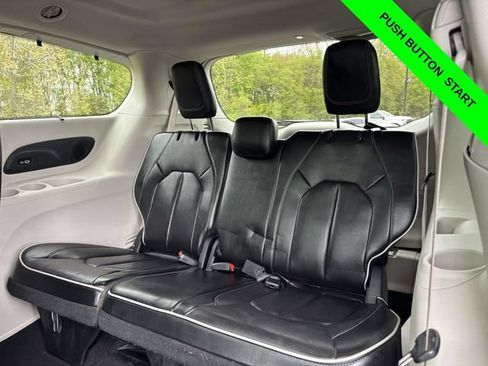 Used 2023 Chrysler Pacifica Limited FWD image 27