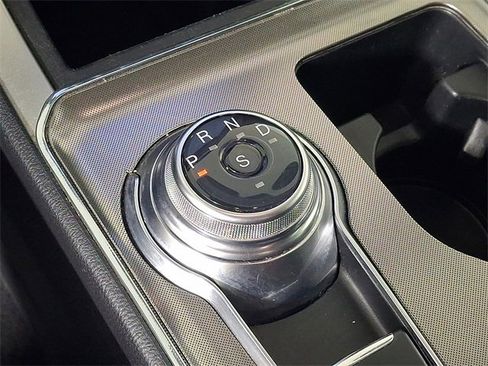 Used 2022 Ford Edge SEL image 17