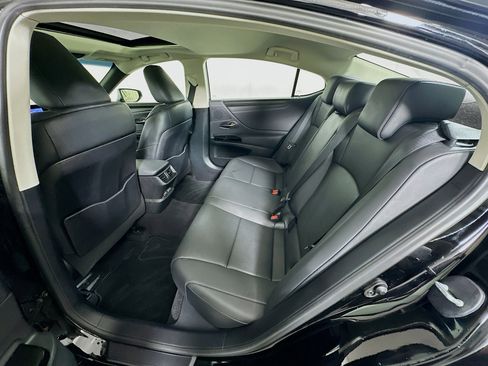 Used 2024 Lexus ES 350 w/ Premium Package image 30