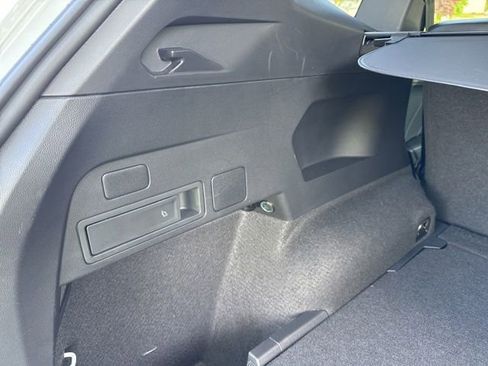 Used 2024 Volkswagen Tiguan SEL R-Line AWD/4WD image 43