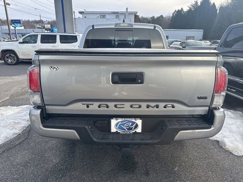 Used 2020 Toyota Tacoma TRD Sport image 6