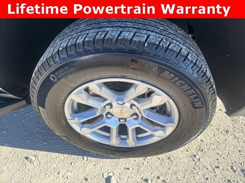 Used 2025 Chevrolet Suburban LS image 10