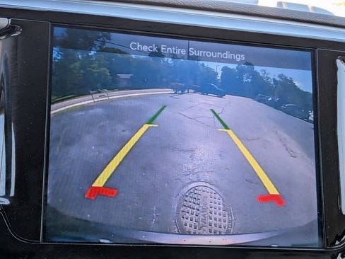 Used 2017 Chrysler Pacifica Touring-L FWD image 30