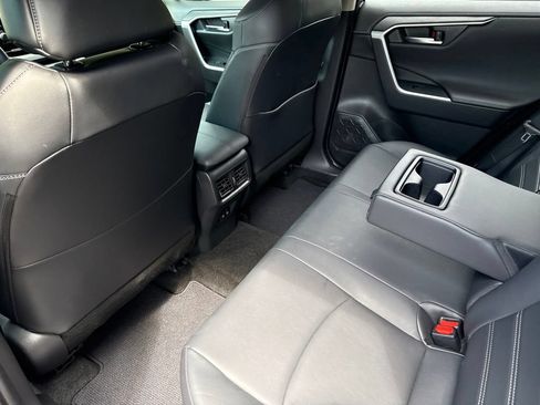Used 2020 Toyota RAV4 Limited AWD/4WD image 15